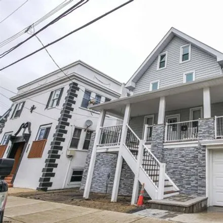 Rent this 6 bed house on 71 Vassar Square in Ventnor City, NJ 08406