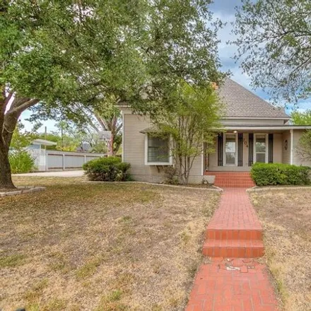 Buy this 4 bed house on 780 North Broadway Street in Ballinger, TX 76821