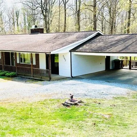 Image 2 - 125 Maplewood Lane, Moravian Falls, Wilkes County, NC 28654, USA - House for sale