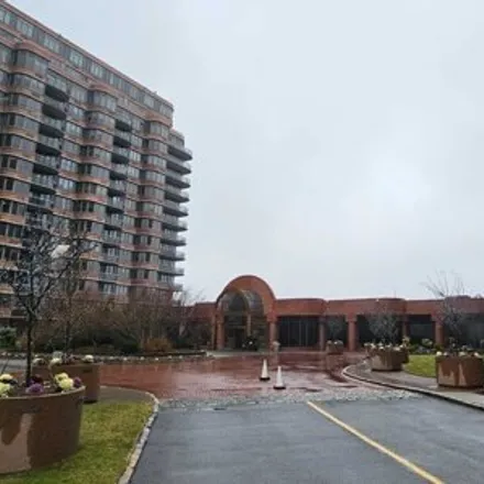 Buy this 1 bed condo on Winston Drive in Cliffside Park, NJ