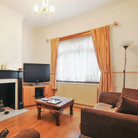 Image 1 - 141 Percival Road, London, EN1 1QT, United Kingdom - House for rent