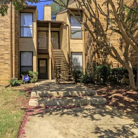 Buy this 2 bed condo on 2000 Willoughby Lane in Arlington, TX 76011