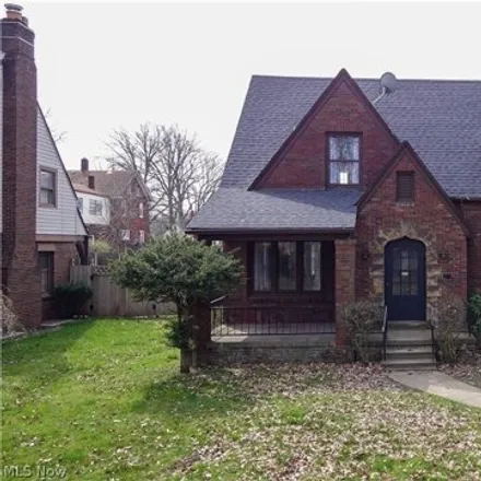 Buy this 4 bed house on 427 Madera Avenue in Youngstown, OH 44504