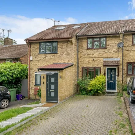 Rent this 2 bed townhouse on Redlands in Elstree Hill South, Borehamwood
