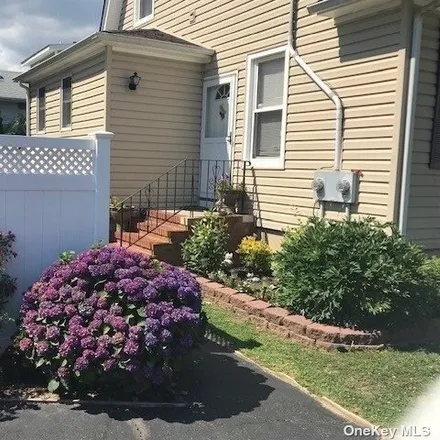 Image 8 - 397 South 1st Street, Village of Lindenhurst, NY 11757, USA - House for sale