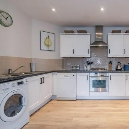 Image 2 - Coaters Lane, Wooburn Green, HP10 0FF, United Kingdom - Apartment for rent