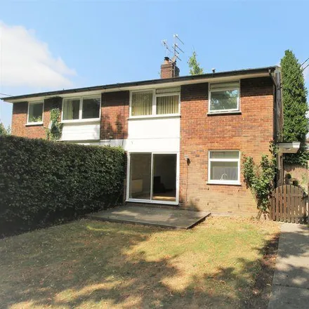 Rent this 2 bed apartment on Manor Park Avenue in Horsenden, HP27 9DN