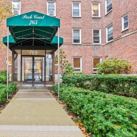 Buy this 2 bed condo on 757 Bronx River Road in City of Yonkers, NY 10708