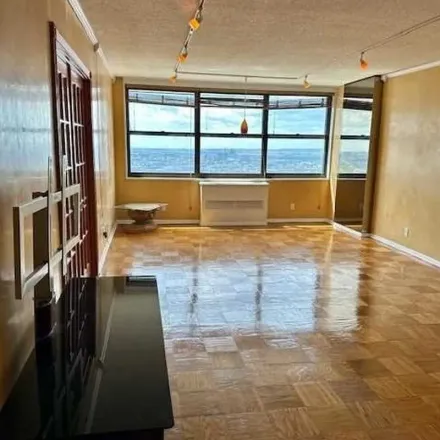 Image 5 - Tower I, 700 Boulevard East, Guttenberg, NJ 07093, USA - Apartment for rent