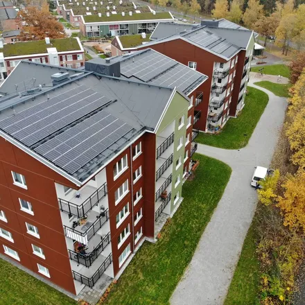 Rent this 3 bed apartment on Vivallaringen in 703 52 Örebro, Sweden