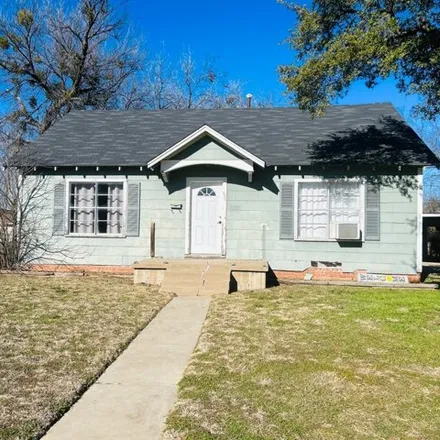 Buy this 2 bed house on 864 West Oak Street in Olney, TX 76374