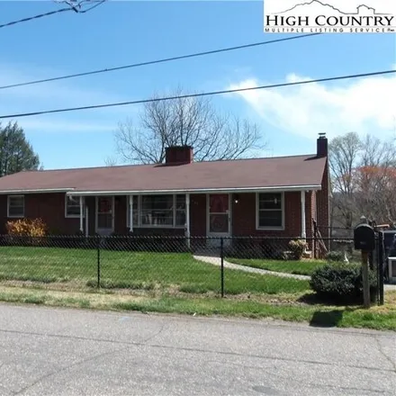 Image 2 - 507 South Spruce Street, Wilkesboro, NC 28697, USA - House for sale