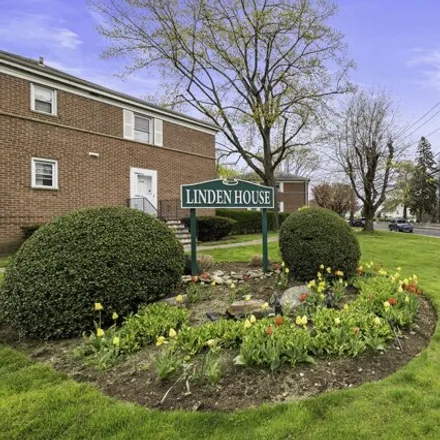 Buy this 2 bed condo on 18 Hope Street in Glenbrook, Stamford