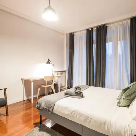 Rent this 9 bed room on Calle de Alcalá in 152, 28028 Madrid