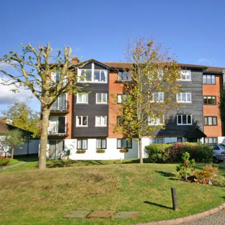 Rent this 2 bed room on Pinfold House in 1-24 Great Heathmead, Haywards Heath