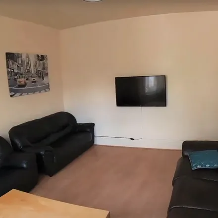 Rent this 8 bed townhouse on Scarsdale Road in Victoria Park, Manchester