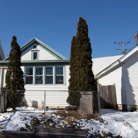 Buy this 5 bed house on 1320 Summit Avenue in Racine, WI 53404