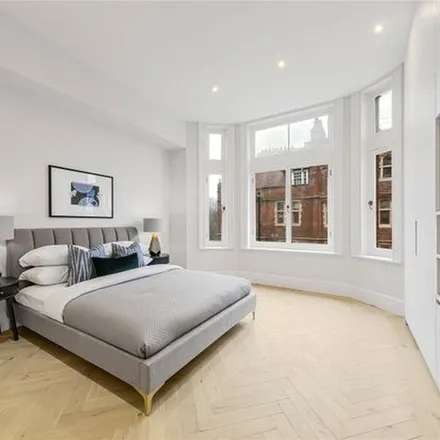 Rent this 5 bed apartment on 61 Kensington Court in London, W8 5DL