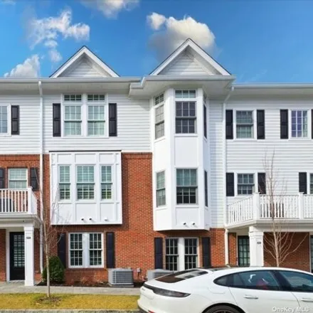 Buy this 3 bed condo on unnamed road in Village of Roslyn, North Hempstead