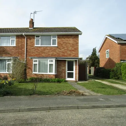 Rent this 2 bed duplex on Clive Road in Highcliffe-on-Sea, BH23 4NY