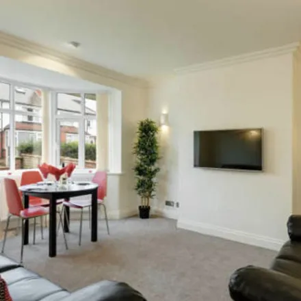 Image 3 - 59 Estcourt Terrace, Leeds, LS6 3EX, United Kingdom - Apartment for rent