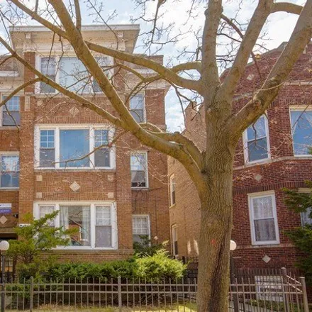 Rent this 3 bed apartment on 1137 West Columbia Avenue in Chicago, IL 60626