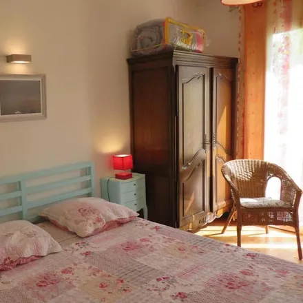 Rent this 3 bed house on Lotissement Saint Jean du Verdon in 83630 Régusse, France