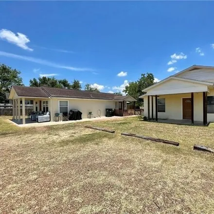 Buy this studio house on 2913 FM 1685 in Victoria, TX 77905