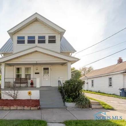 Buy this 2 bed house on 584 Plymouth Street in Toledo, OH 43605