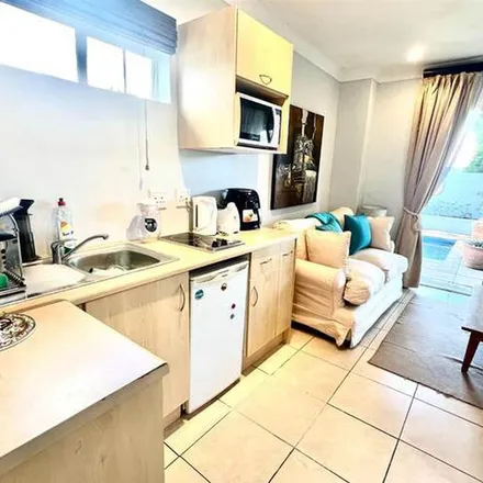 Image 1 - 5th Avenue, Parkhurst, Rosebank, 2104, South Africa - Apartment for rent