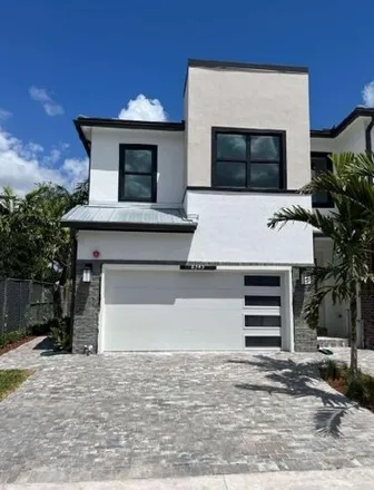 Buy this 3 bed house on Cleary Boulevard in Plantation, FL 33324
