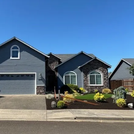 Buy this 3 bed house on 2585 Lexington Ave in Sutherlin, Oregon