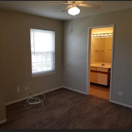 Image 4 - 818 North Highland Avenue, Arlington Heights, IL 60004, USA - Apartment for rent