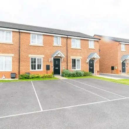 Buy this 3 bed townhouse on Tower View Close in Ormskirk, L40 7AN