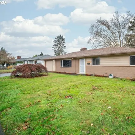 Buy this 4 bed house on 2015 Southeast 89th Avenue in Portland, OR 97216