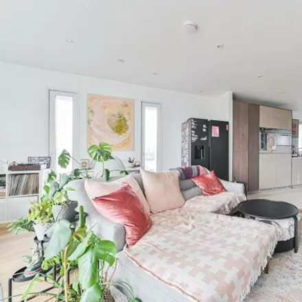 Image 3 - Hugero Point, Peartree Way, London, SE10 0GT, United Kingdom - Apartment for sale