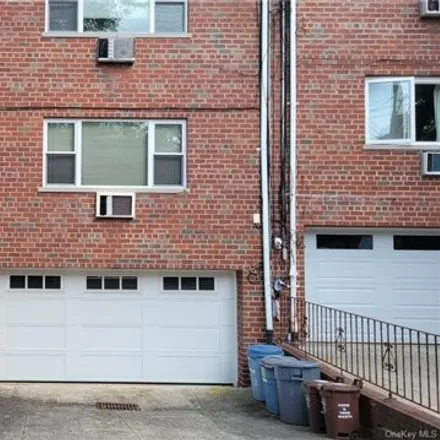 Rent this 3 bed house on 312 West 259th Street in New York, NY 10471