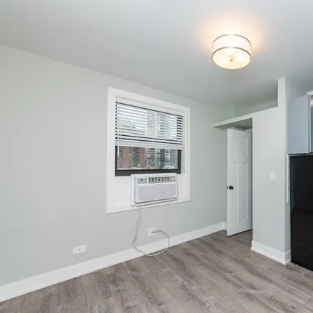 Rent this 1 bed apartment on 505 West Belmont Avenue