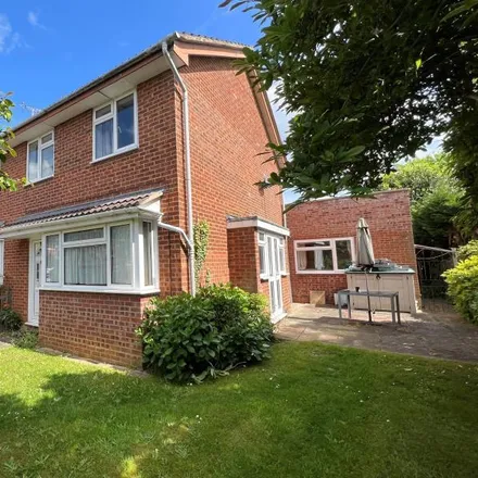 Rent this 3 bed duplex on Knightswood in Woking, GU21 3PX