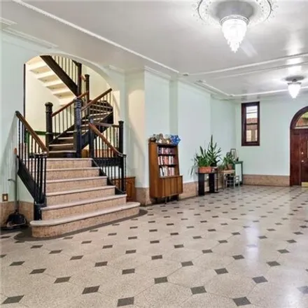 Image 2 - The Kew Beverly, 84-02 Beverly Road, New York, NY 11415, USA - Apartment for rent