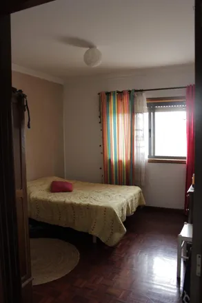 Rent this 3 bed room on Rua Maria Feliciana 221 in 4465-280 Matosinhos, Portugal