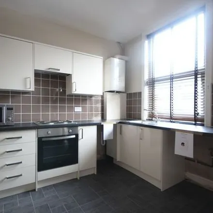 Rent this 4 bed townhouse on Trelawn Terrace in Leeds, LS6 3JQ
