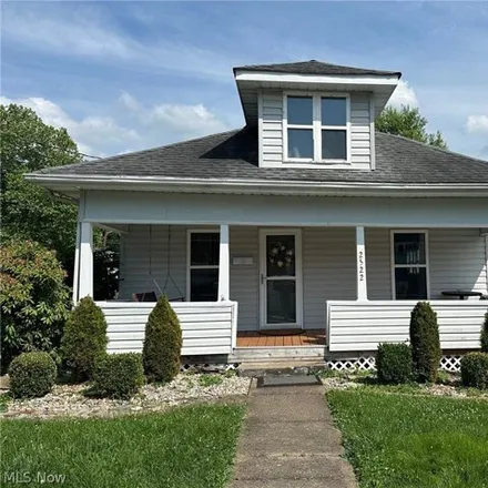 Buy this 3 bed house on 1800 26th Street in Parkersburg, WV 26101
