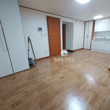 Rent this studio apartment on 서울특별시 강남구 삼성동 24-17