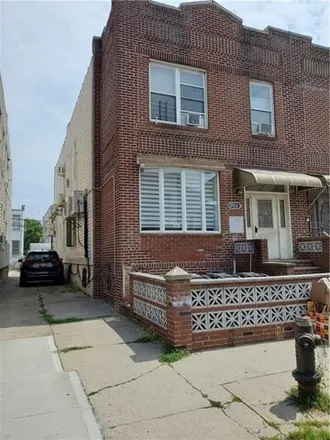 Image 2 - 2131 62nd St, Brooklyn, New York, 11204 - Duplex for sale