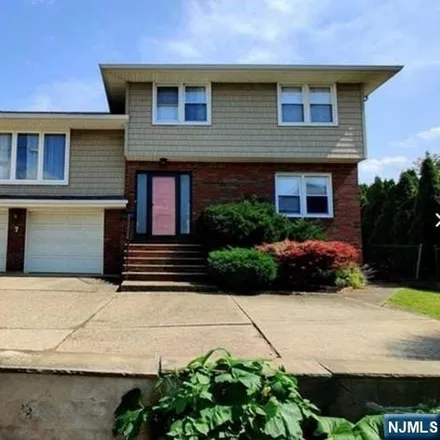 Rent this 4 bed house on 7 Hillside Ct in Ridgefield, New Jersey