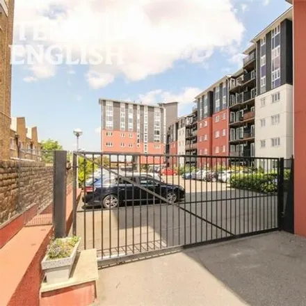 Image 1 - Golden Jubilee Way, Wickford, SS11 8AW, United Kingdom - Apartment for sale