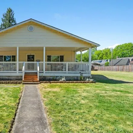 Buy this 4 bed house on 645 21st Avenue in Longview, WA 98632