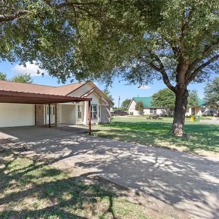 Image 2 - 103 Bold Ruler Street, Groesbeck, TX 76642, USA - House for sale