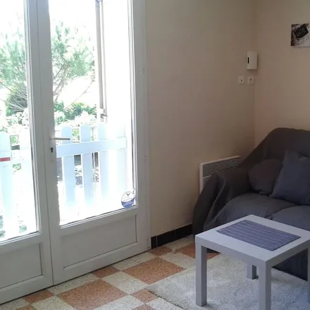 Image 2 - 84560 Ménerbes, France - Apartment for rent
